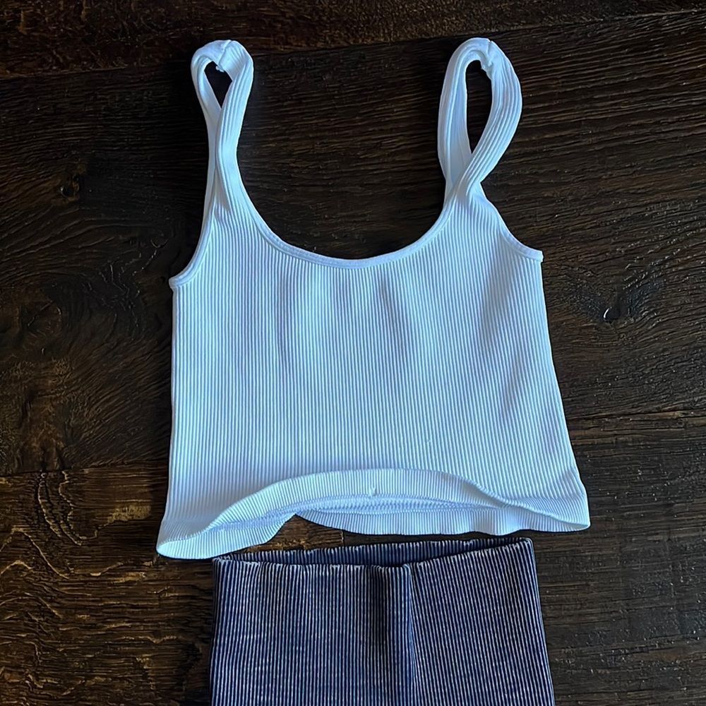 FP Movement Happiness Runs Ultra High-Rise 7/8 Leggings & Square Neck Crop - Picture 5 of 9